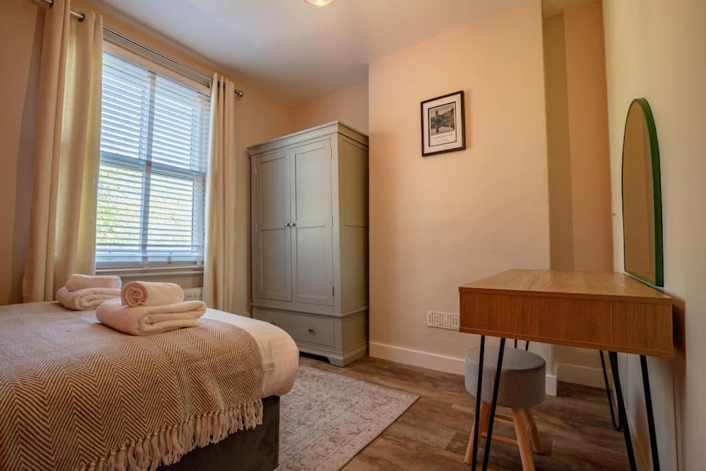 Host & Stay - Oxford Road House Great Malvern Bagian luar foto