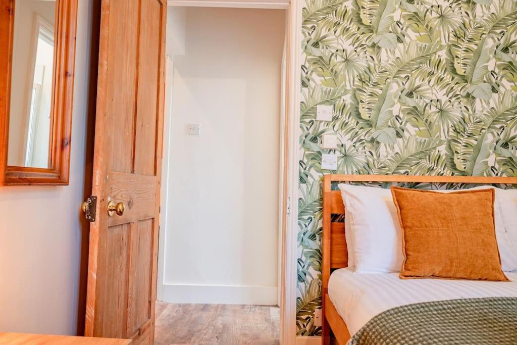 Host & Stay - Oxford Road House Great Malvern Bagian luar foto