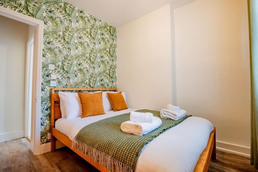 Host & Stay - Oxford Road House Great Malvern Bagian luar foto