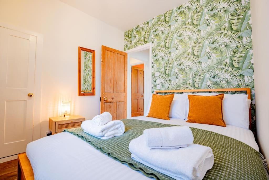 Host & Stay - Oxford Road House Great Malvern Bagian luar foto